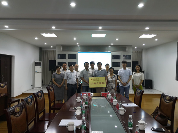 太阳成tyc8722cc与洪泽湖粮食储备直属库共建大学生社会实践基地